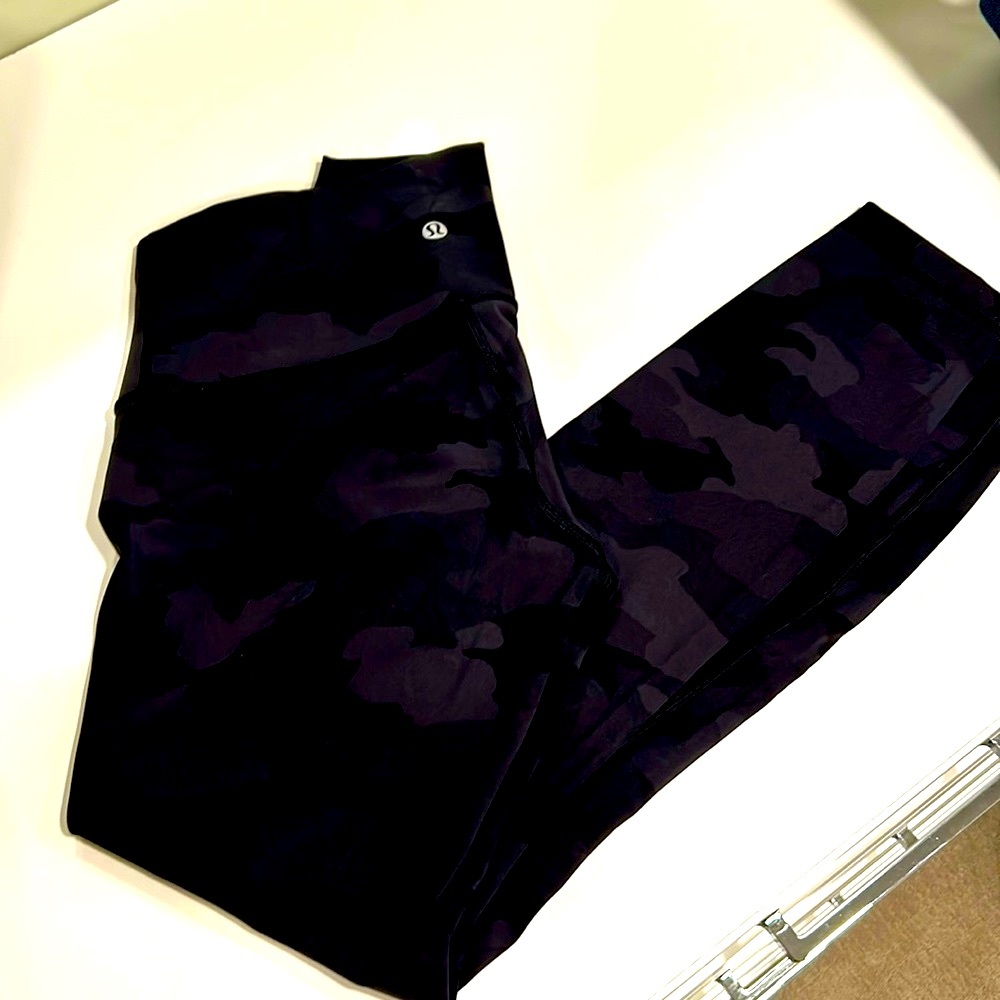 Lululemon Wunder Under Black Camo 25” Leggings